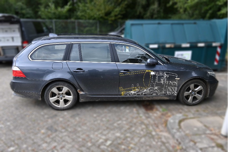 BMW met opvallende opdruk