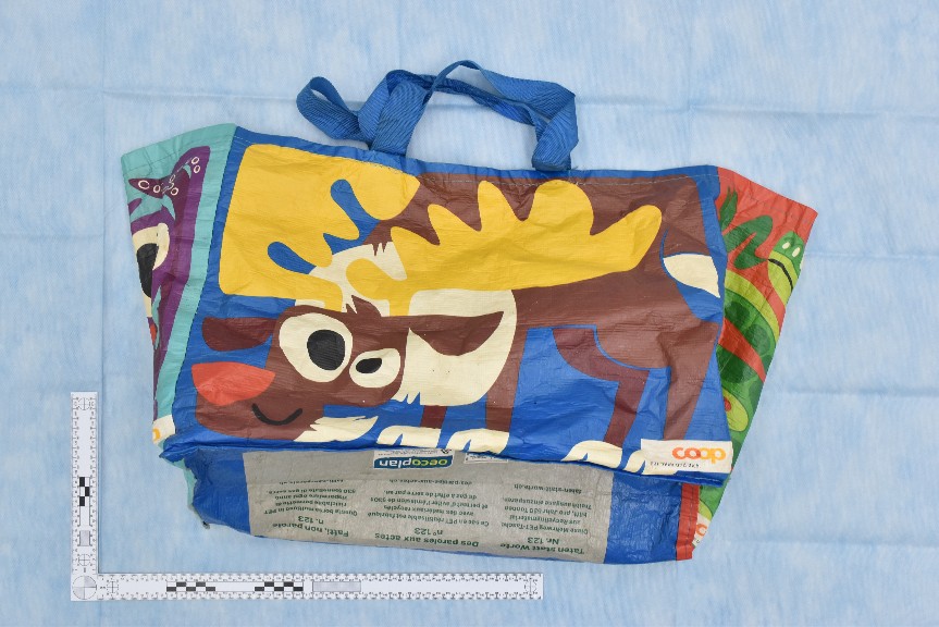 Deze tas is gevonden bij het plaats delict.