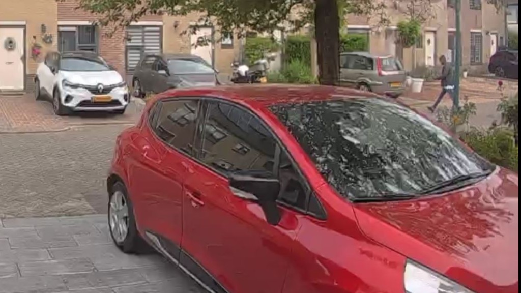 Verdachte komt aanlopen bij woning