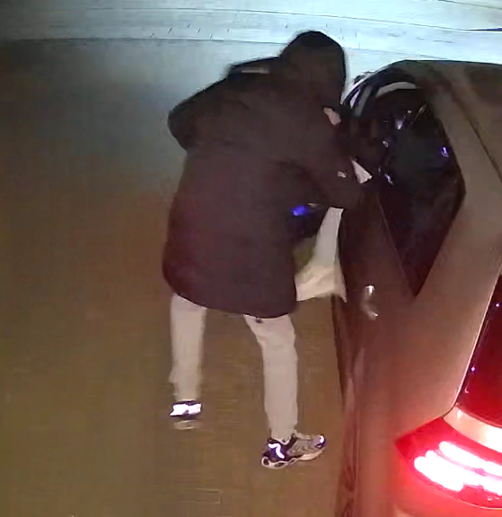 Afbeelding De verdachte(n) die inbraken bij Volkswagens in Didam, Zevenaar en Duiven.