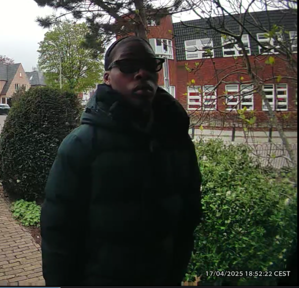 De verdachte die aanbelt