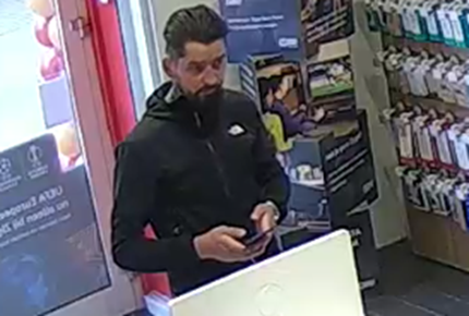 Foto van verdachte (voorkant)