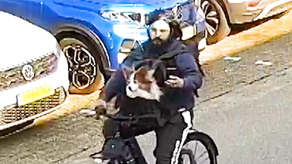 Verdachte 01 op fiets