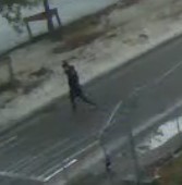 Vrouw beroofd van haar telefoon op het Berlijnplein in Leidsche Rijn Vrouw beroofd van haar telefoon op het Berlijnplein in Leidsche Rijn
