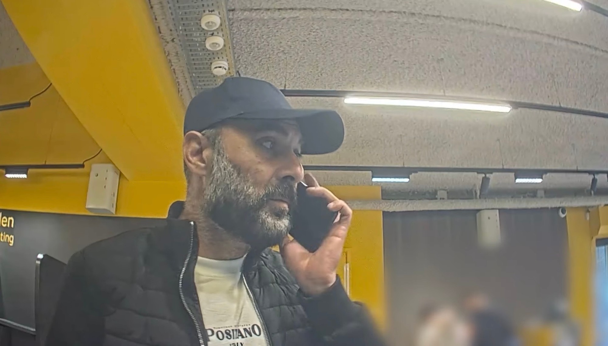 Diefstal pinpas 89-jarige vrouw uit Spijkenisse Diefstal pinpas 89-jarige vrouw uit Spijkenisse