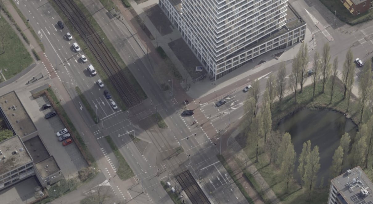 Personen gaan er vandoor na ongeval Beneluxlaan Utrecht Personen gaan er vandoor na ongeval Beneluxlaan Utrecht