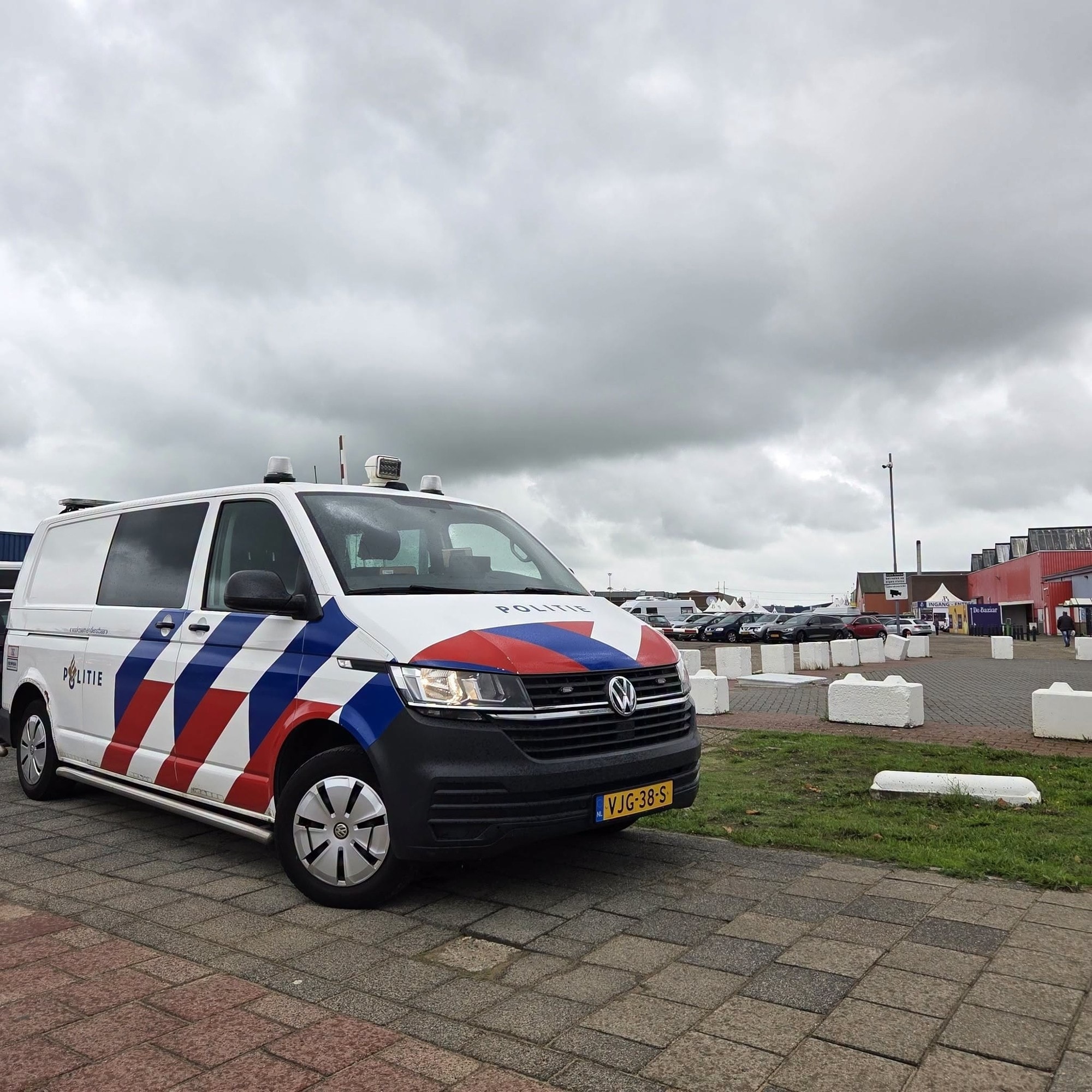 Twee verdachten gevlucht na overval op Beverwijkse Bazaar