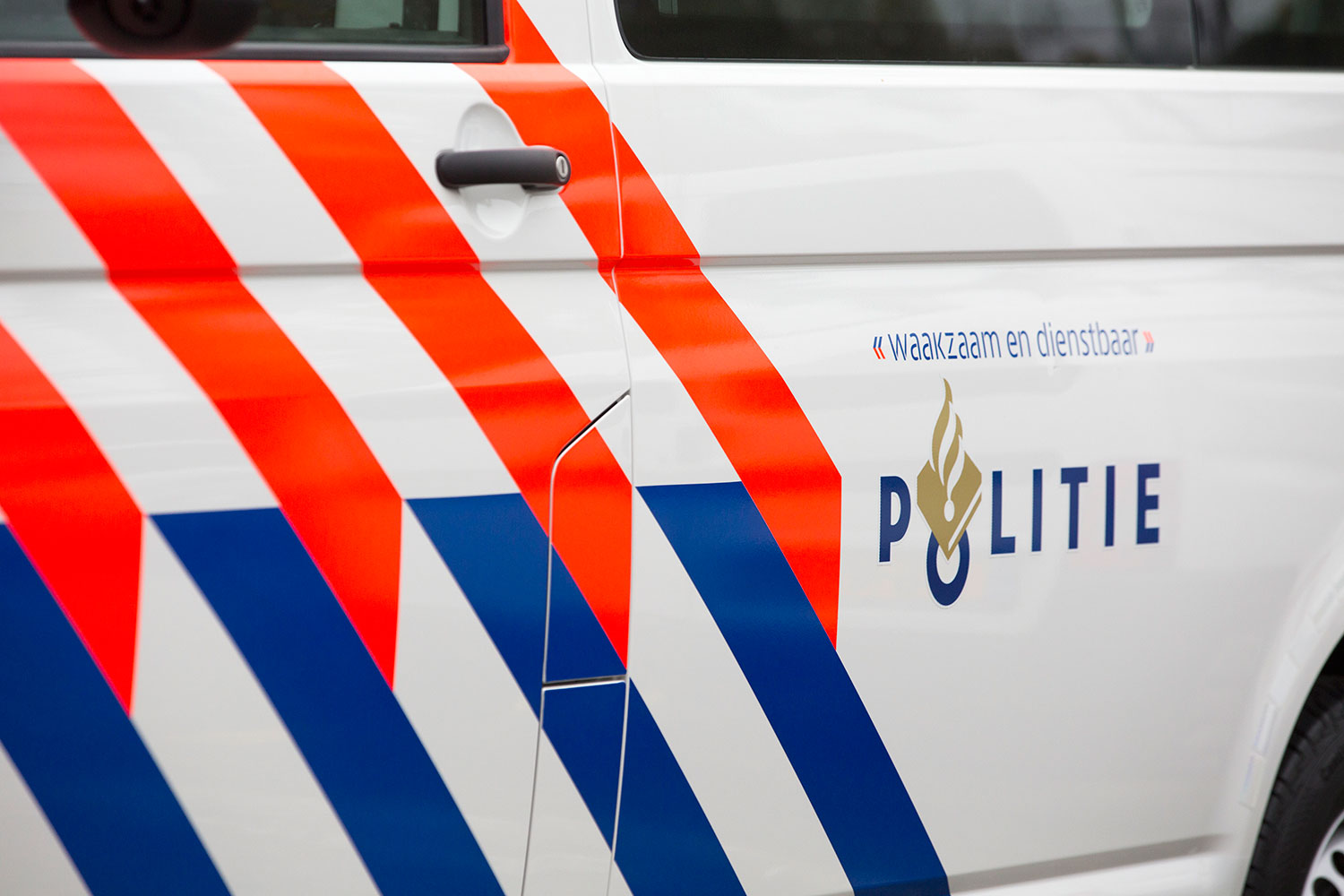 Beroving met vuurwapen in Almere Parkwijk
