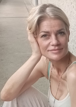 Op de foto de blonde Sandra Jansen.
