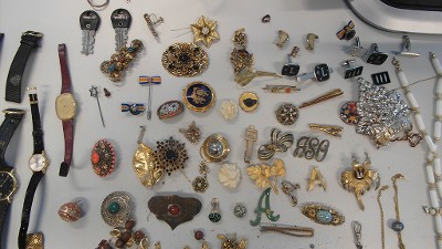 Een selectie van de teruggebrachte sieraden.