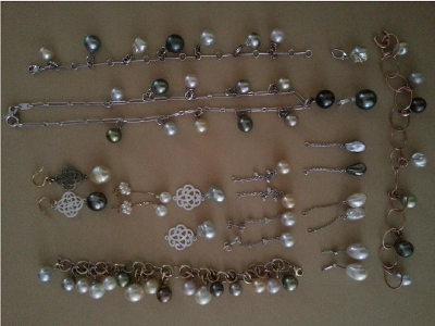 Handgemaakte sieraden met Tahitiparels in alle kleuren die bekend zijn