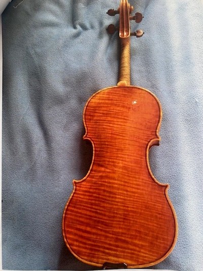 gestolen viool (achterzijde)