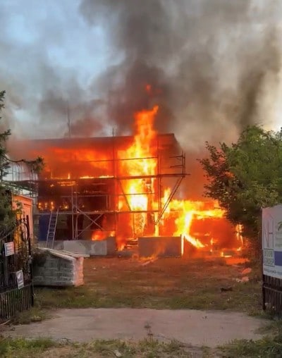 De forse uitslaande brand van de woning aan de Vinkenkade in Vinkenveen