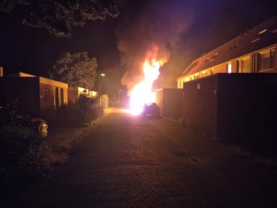 Forse autobrand aan de Mergelland in Dronten