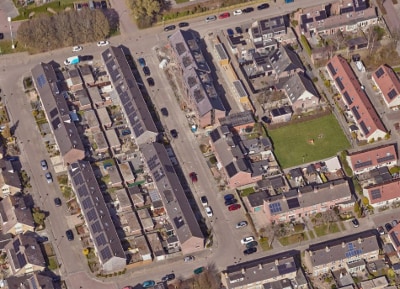 Je ziet een foto van de Begonialaan en Azalealaan in Lutjebroek.