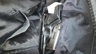 Vuurwapen dat werd aangetroffen in de auto