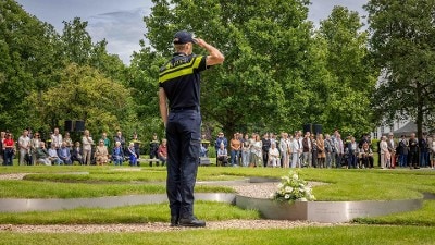 ceremonie in Tuin van Bezinning