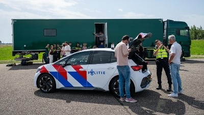 Pers bij een gepresenteerde E-BPV