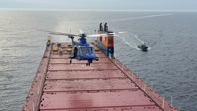 Politiehelikopter tijdens oefening met kustwacht