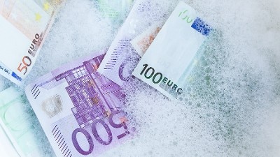 witwassen, geld, euro, sop, schuim, briefgeld, Foto: Korpsmedia politie / istock