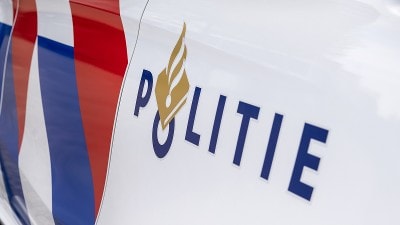 Logo van de politie op politieauto