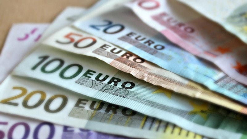100.000 euro gevonden in verborgen ruimte
