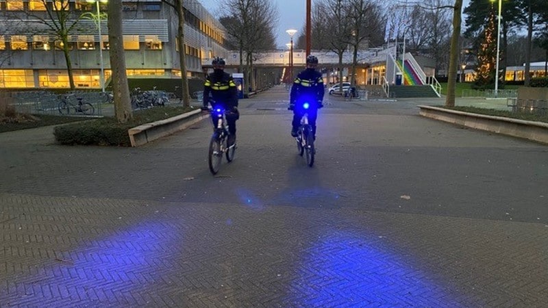 Hesje Raap Jasje Blauwe verlichting voor politiebikers | politie.nl