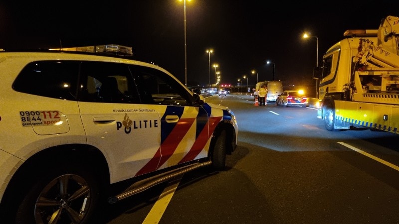Aanrijding met politieauto op de A2