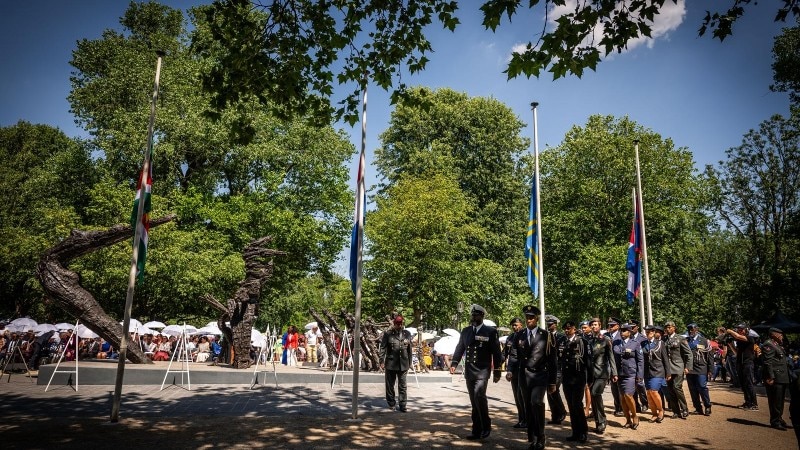Politie staat stil bij Keti Koti