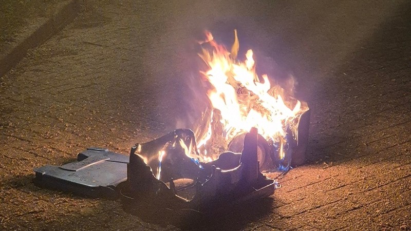 Eén van de brandstichtingen in een prullenbak
