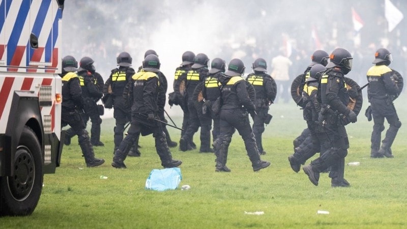 Inzet waterwerper en ME bij demonstratie