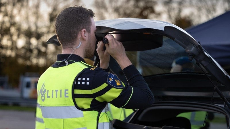 Drie aanhoudingen en tientallen boetes bij internationale controle