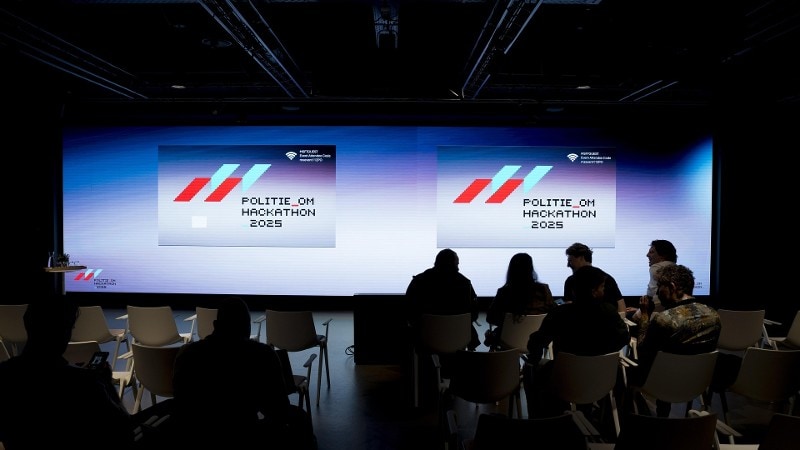 IT-specialisten en kinderen werken aan echte politiezaken in vijfde editie Hackathon