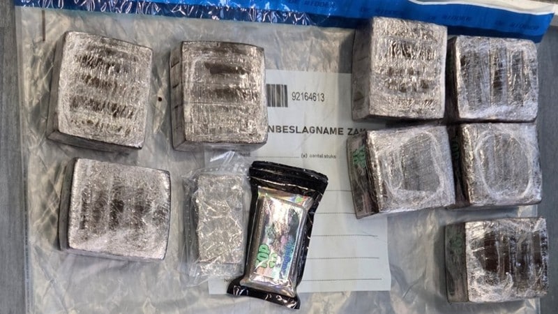 Politie vindt grote hoeveelheid drugs in onderzoek naar mogelijk verboden wapen