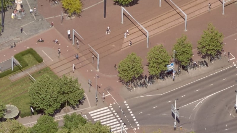 Getuigen aanrijding Blaak gezocht