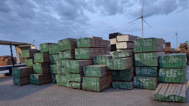 inbeslaggenomen 'fout hout'