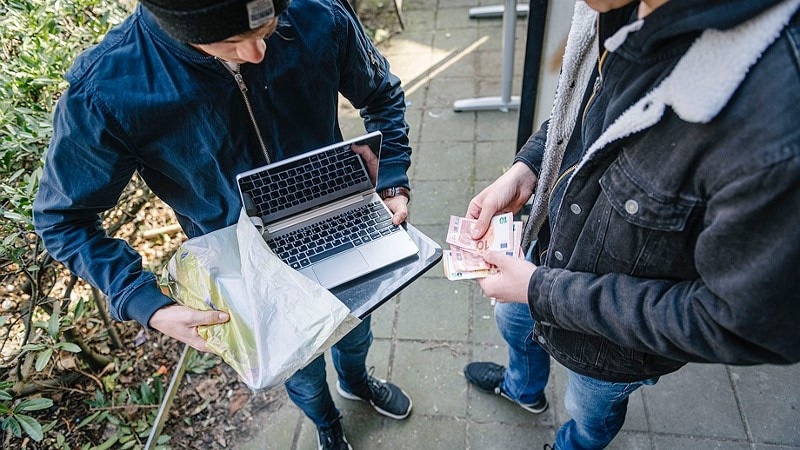 heling, laptop, verkopen, Foto: Korpsmedia politie