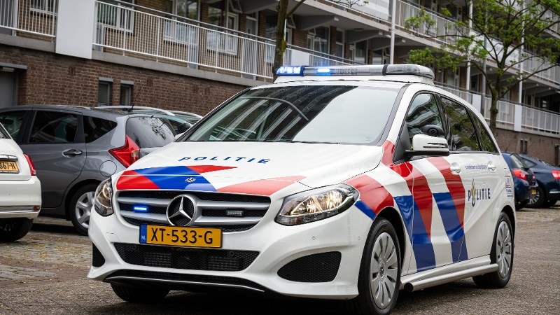 Ambulance met grote spoed naar Stadhouderskade in Amsterdam