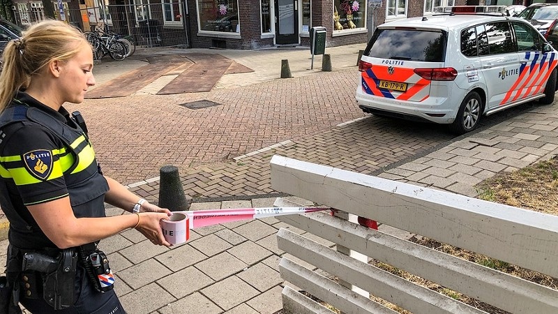 afzetten, afzetting, lint, politielint, afzetlint, politieagente, amsterdam, Foto: Korpsmedia / Jeroen Stoops