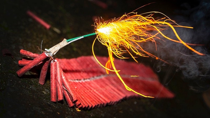 100 stuks illegaal vuurwerk aangetroffen na aanhouding minderjarige