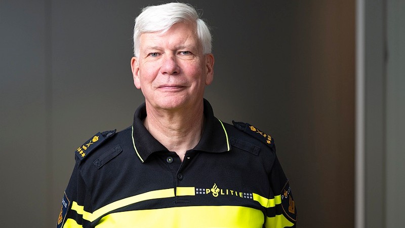 eerste hoofdcommissaris, korpschef, Henk van Essen, softshell, binnenopname, Foto: Korpsmedia / Frans Vega