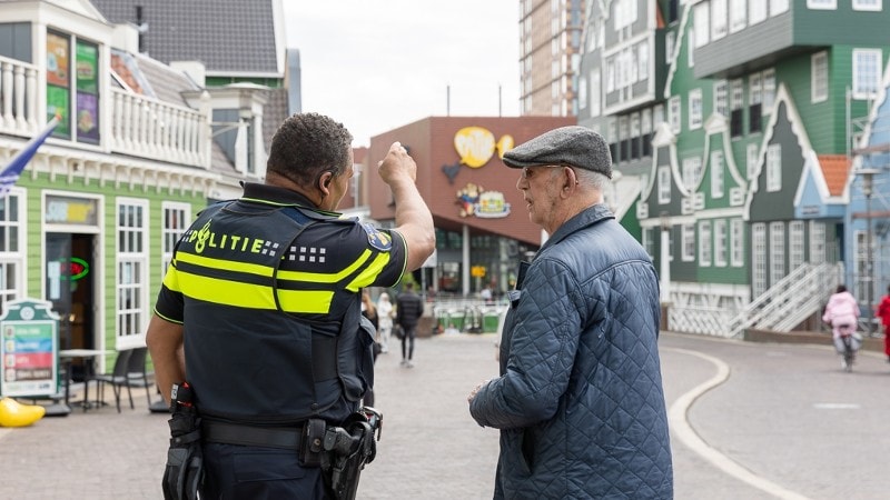 Inbreker in de kraag gevat door omstanders